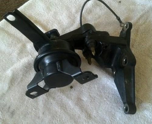 Toyota corolla front engine mount 2000