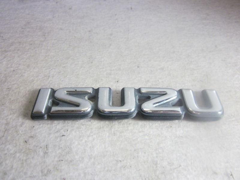 1996-1999 isuzu oasis rear emblem trooper rodeo oem *p48