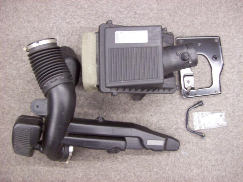 Chevrolet 22844819 genuine oem factory original air cleaner assy