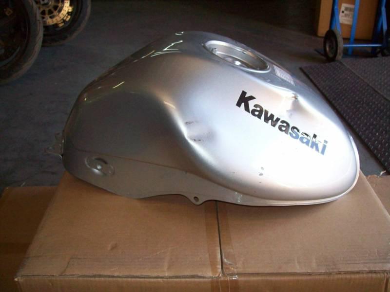 Kawasaki ex650 gas tank fuel tank 12123
