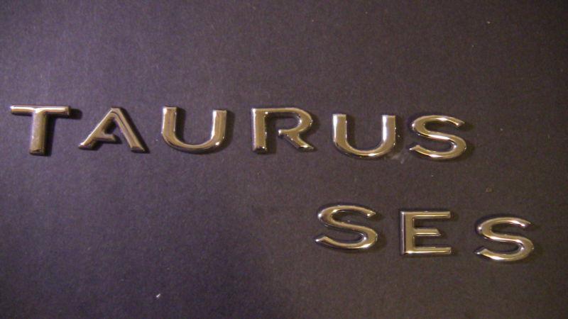 Oem ford taurus se rear hatch trunk emblem