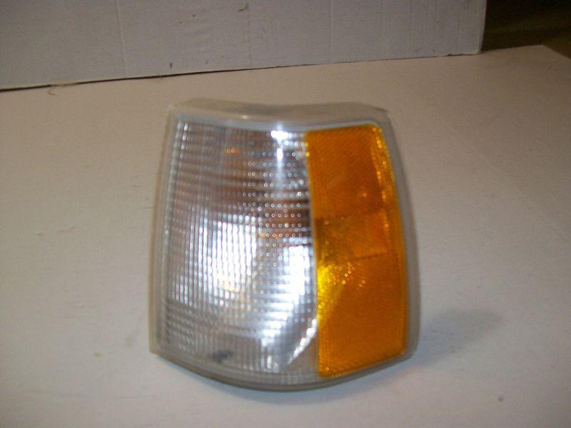  1993  volvo 850  left front marker light turn signal  for single bulb alter1 93