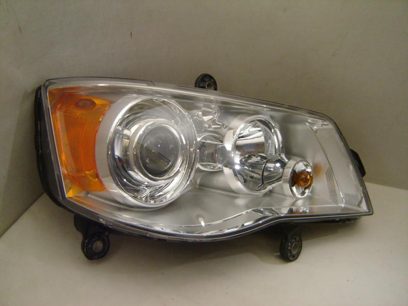 CHRYSLER TOWN & COUNTRY Right XENON Headlight 08 09 10 OEM , US $275.00, image 2