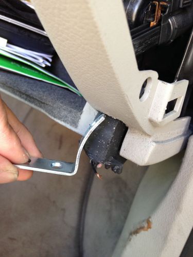 Diy glove box hinge repair can fix the rs4 b6 b7 8e 2002-2008 glove box