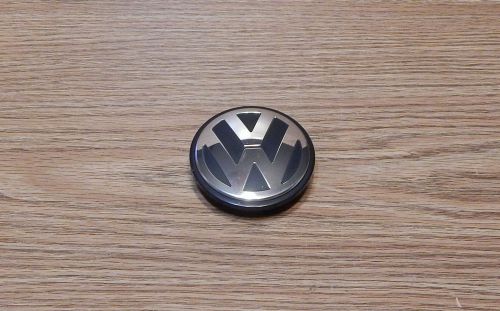 Black &amp; chrome vw logo wheel hub cap center plug 3b7 601171 used