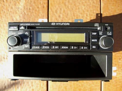 2010 hyundai accent cd mp3/wma music  player am-fm w/aux plugin &amp; disc tray oem
