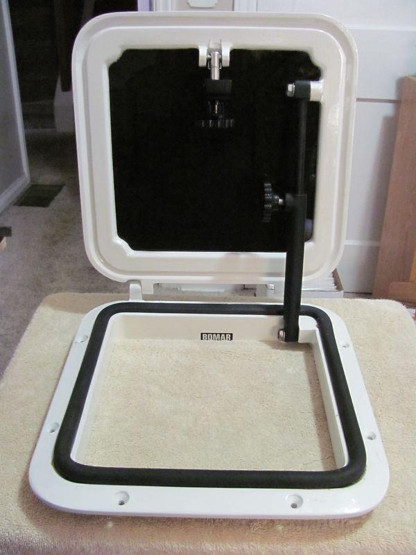 New bomar 12x12"   white boat hatch