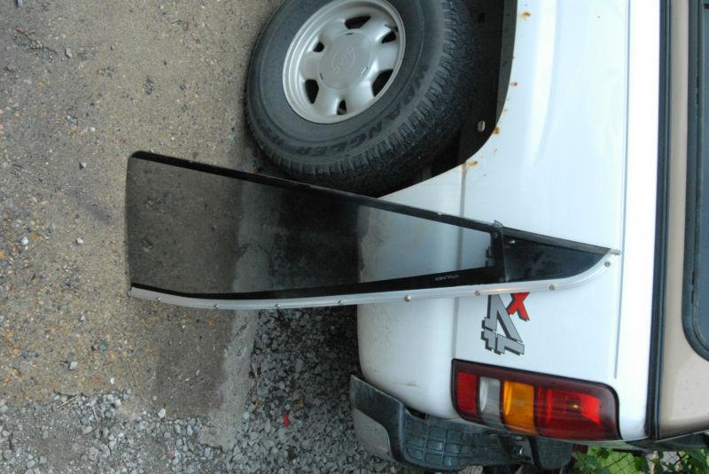 Windshield,1988 bayliner,capri.starbord side glass rear panel,fits 18'7''-16'10