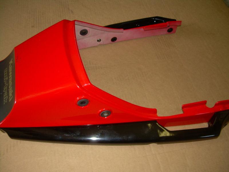 Kawasaki 1984 gpz1100,1983 gpz 1100 - tail fairing & grab rails - in red color