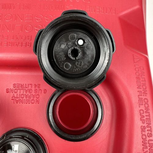 Attwood 6 Gallon West Marine 89745 Red Plastic Portable Outboard Gas Fuel Tank, US $36.00, image 3