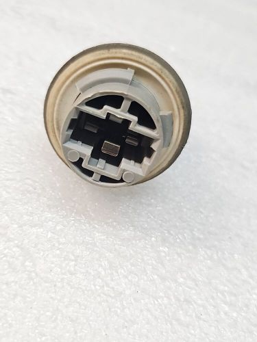 06-11 oem ford crown victoria 3157a bulb socket grand marquis headlight center