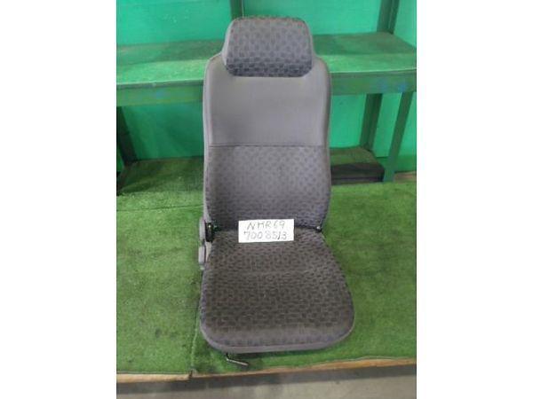 Isuzu elf 2006 driver seat [1170500]