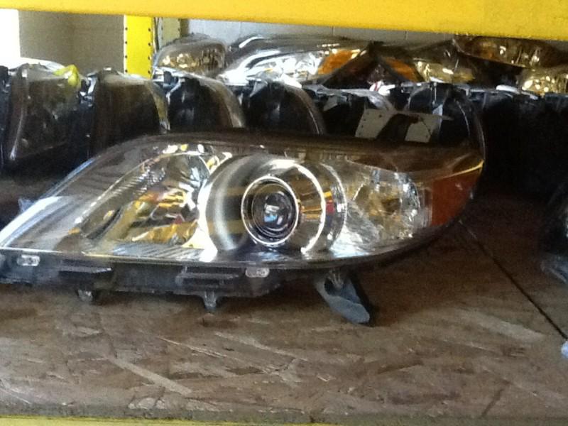 Toyota sienna headlight oem 11-12