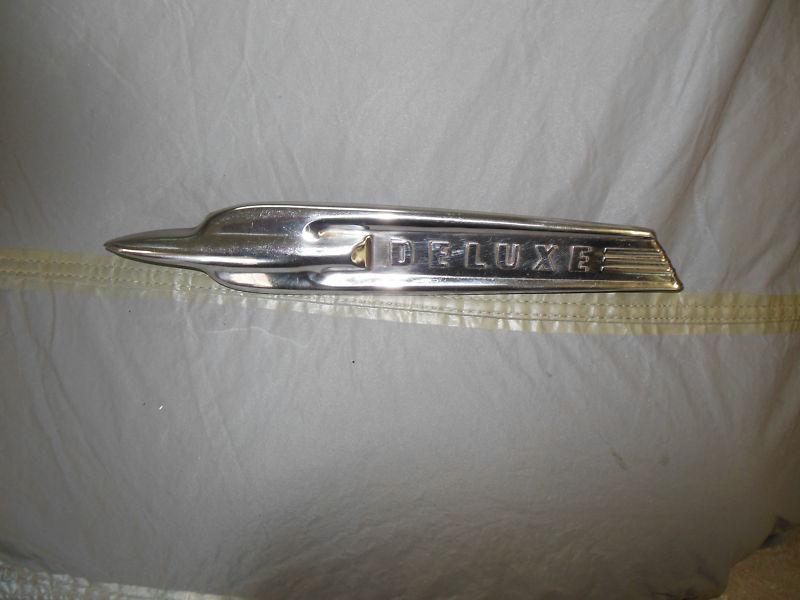 Ford 1949 front fender moulding left front , very nice with clips. usa