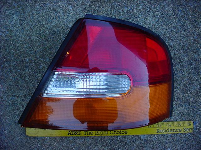 98 99 nissan altima right taillight assembly