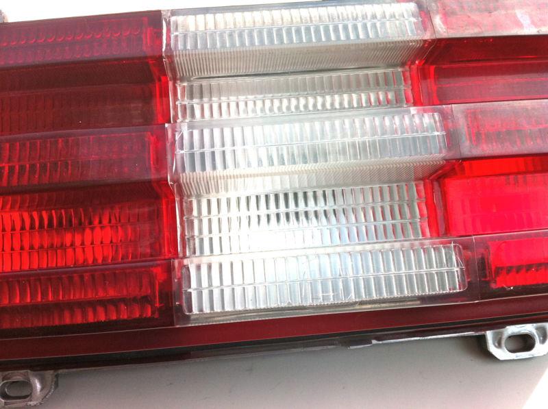 Mercedes w123 1976-1985 300D SD OEM RIGHT Tail light assembly & lens nice!, US $29.50, image 2