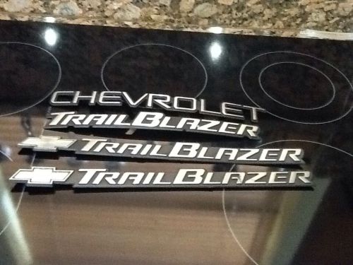 2002 2003 2004 chevrolet trail blazer emblem set oem