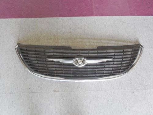 01 02 03 04 chrysler town and country oem grille with emblem nice