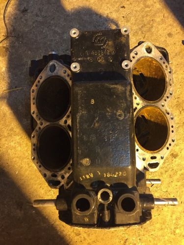Johnson evinrude 1995 90-115 cylinder block std. crankcase 60 deg. carb