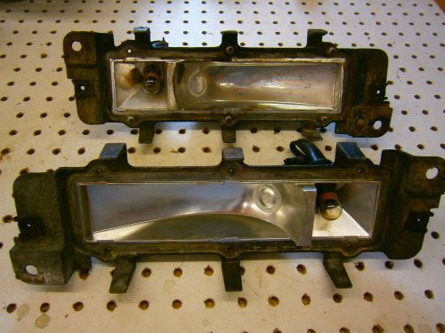 1968 ford thunderbird pair of side marker housing