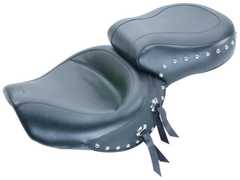 Mustang wide touring one-piece seat - studded  76126