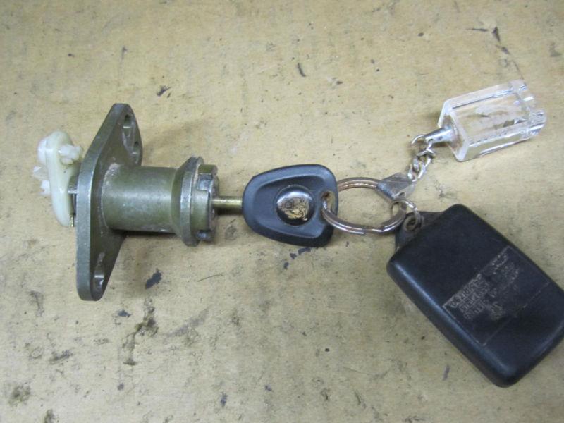 Find JAGUAR XJ8 99 1999 TRUNK LOCK CYLINDER w/ KEY OE in Staten Island