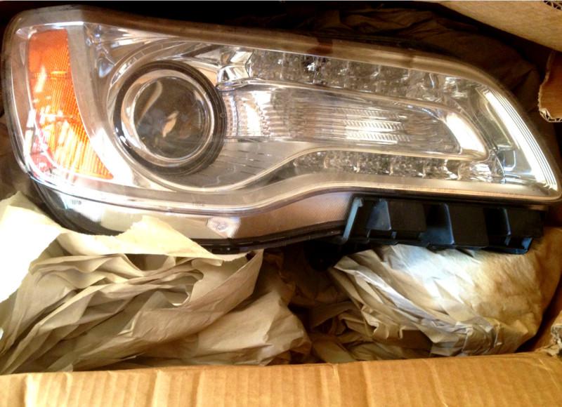 Chrysler 300 right or left headlight make me an offer, shipping not included! 