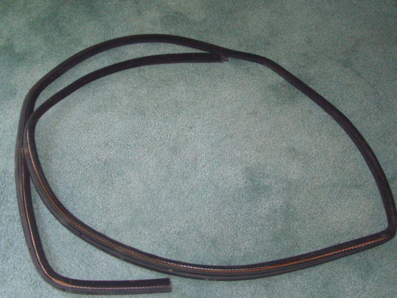 Alfa romeo milano or 75 rear passenger door seal / weatherstrip welting 1987-89