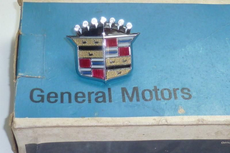 Nos cadillac crest nose grille emblem 1973 1974 1976 eldorado original oem nice