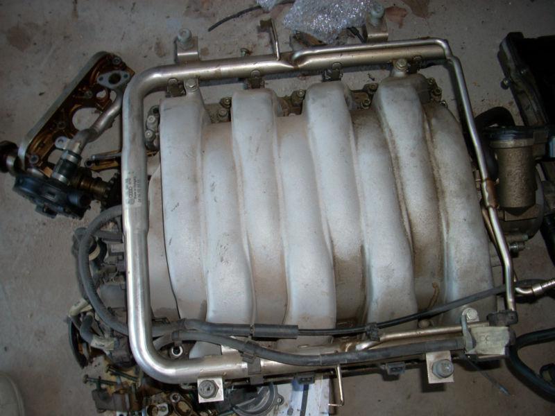 Fuel rail and injectors vw-audi 4.2lts v8 40 valves