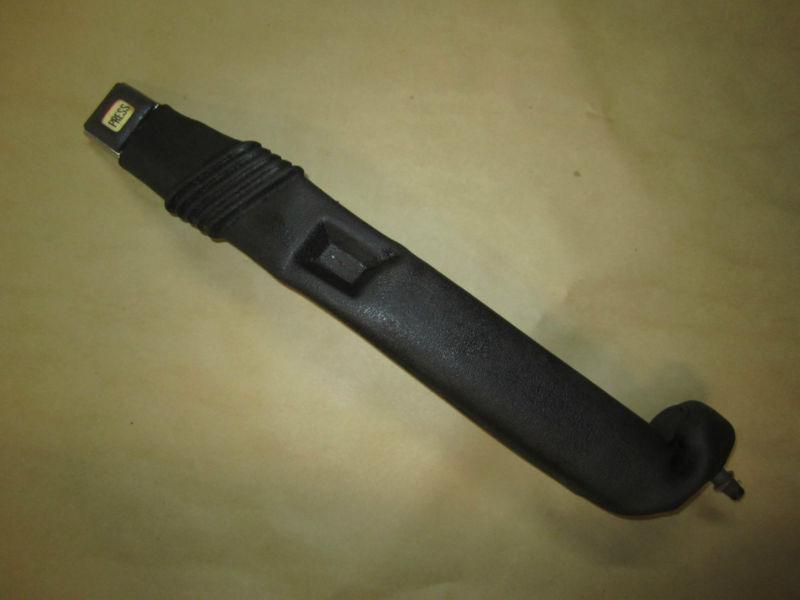 Jeep yj 92-95 wrangler - front seat belt || passenger side female receiver