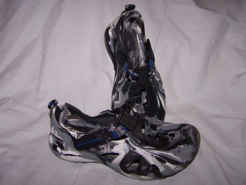 Boy's size 1 skechers black, grey and white camo