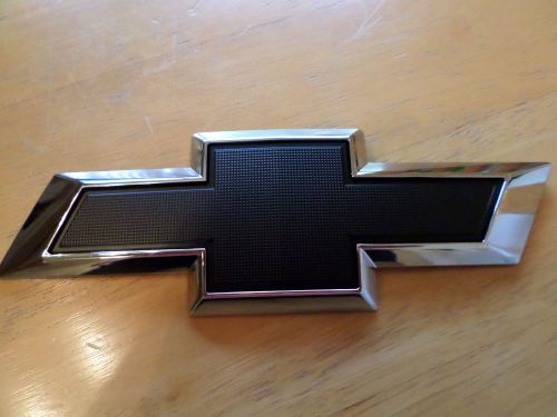 Chevy traverse 2009-2012 black bowtie rear liftgate "emblem"