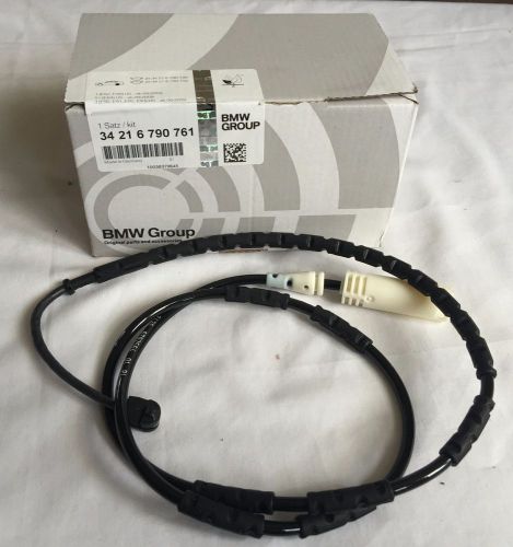 Bmw e90 e91 e92 e93 e88 e82 rear brake pads &amp; wear sensor genuine 34212288894