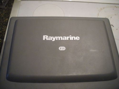 Raymarine e120 gps chartplotter radar display