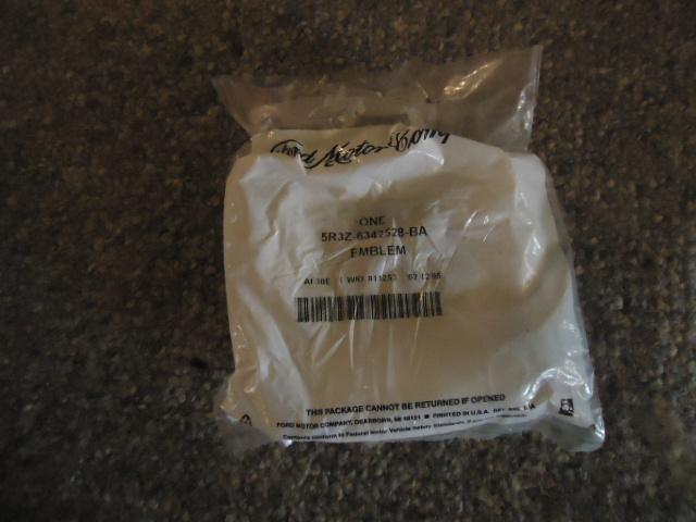 2005 to 2007  mustang gt  back panel moulding / emblem