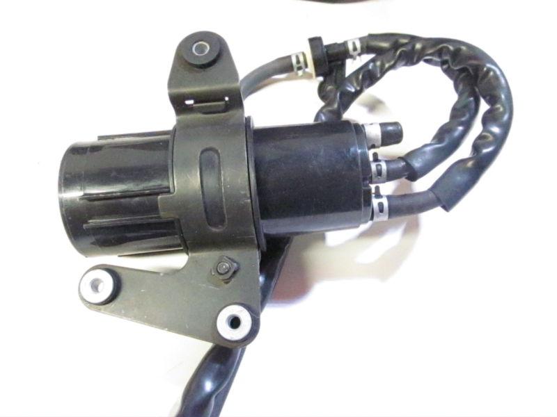 Suzuki gsx-r750 gsxr 750 2000-2003 evaporative canister w bracket & hose  97324