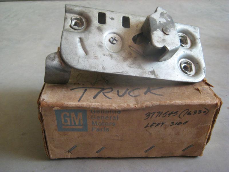 Nos 1960-63 chevy truck door lock latch assembly left side