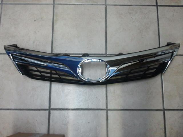 2012-2013 toyota camry xle upper front grille assy 53111-06430