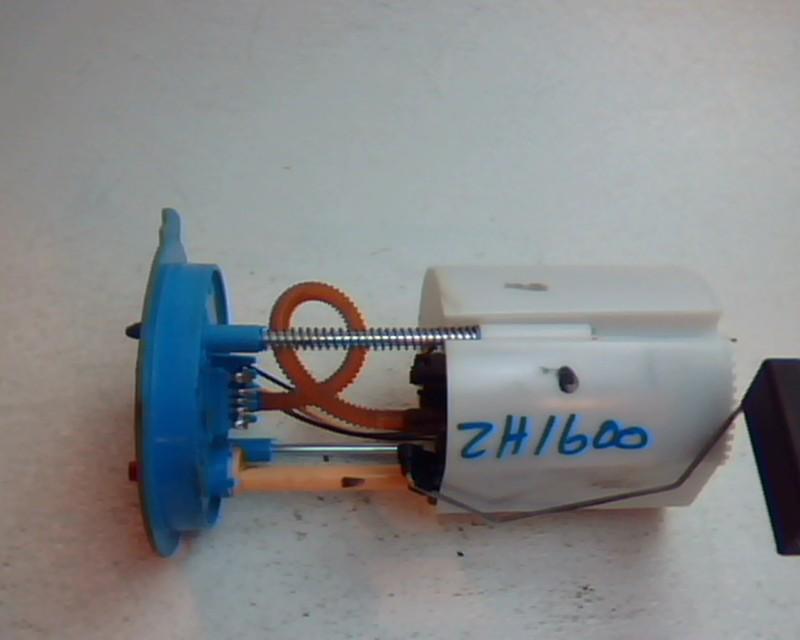 Sell 2006 VOLKSWAGEN GOLF 89995 MILES FUEL PUMP 2634429 in Garretson