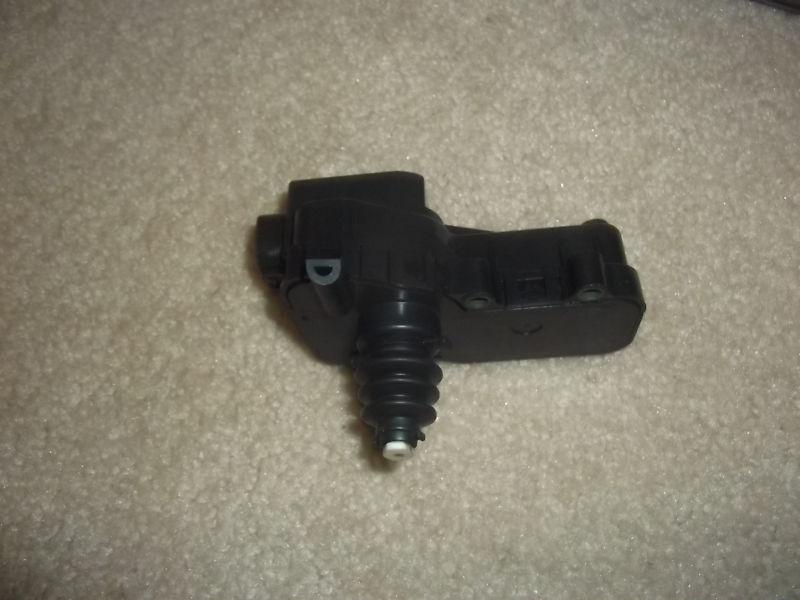 95-00 metro oem idle air control iac valve 161100-0050 