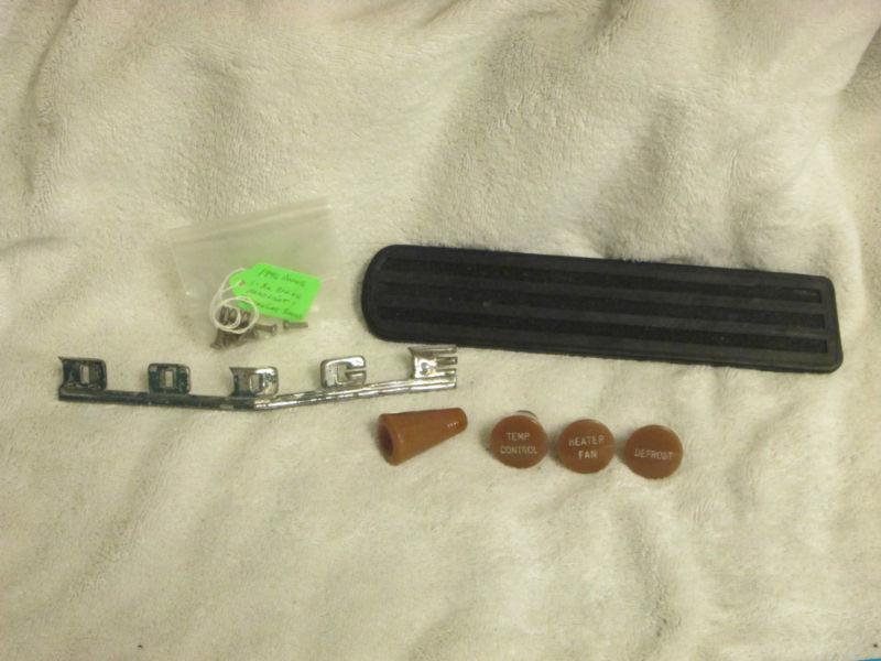 1946 dodge accelerator pedal & dash knobs & gear shift knob ++++ look nice lot