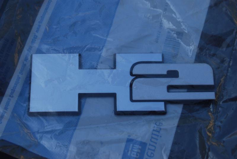 Nos new 2003-2009 genuine hummer h2 emblem  15771366