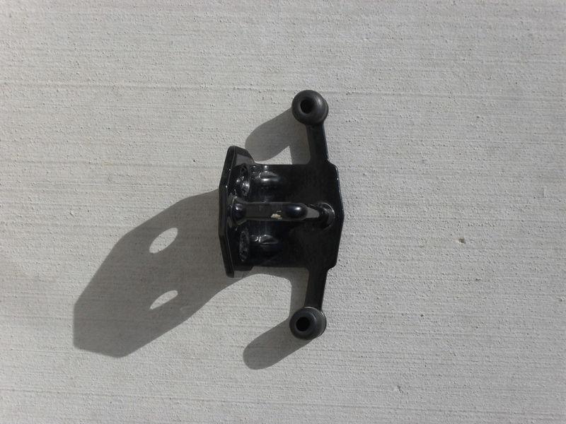 94 95 96 97 98 ford mustang gt r/h passanger door striker latch catch plate oem 