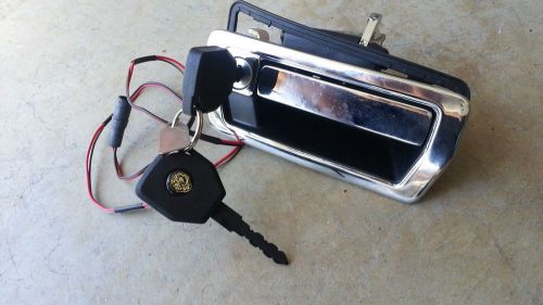 Nos oem 1988 jaguar xj6 xj40 r/h side door handle complete factory lock &amp; keys.