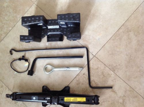 2004-2009 lexus rx jack and wrench