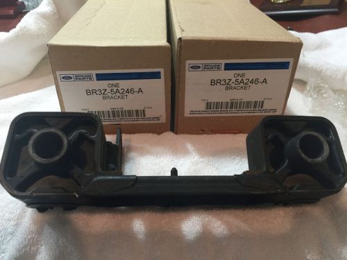 05 06 07 08 09 10  ford oem mustang 4.6l v8 front rh exhaust bracket br3z5a246a