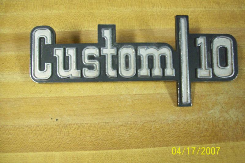 Purchase 197376 Chevrolet Pickup Fender Emblem (Custom/10) OEM Pt
