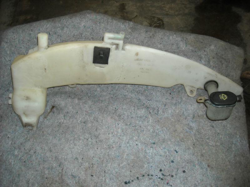 Purchase 00 01 02 03 04 Ford Focus Windshield Washer Reservoir in