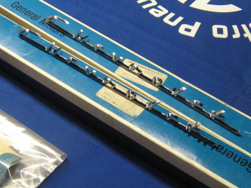 1955 1956 Chevrolet 150 210 Fender / Quarter Script Emblems NOS GM #3759599, US $65.00, image 2